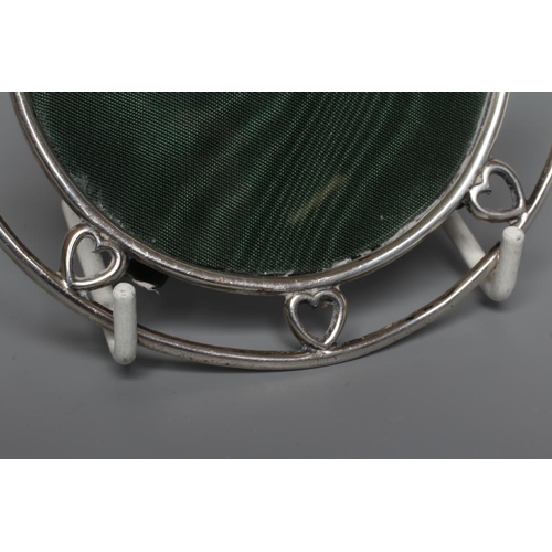 163 - A NOVELTY CIRCULAR STRUT BACK SILVER PHOTOGRAPH FRAME, maker Davis/Dingley Bros., Birmingham 1926, t... 