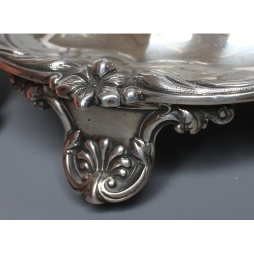 185 - A WILLIAM IV SILVER DESK STANDISH, maker's mark JA*IA, London 1831, of lobed oblong form with cast a... 