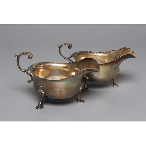 189 - A PAIR OF EDWARDIAN SILVER SAUCEBOATS, maker Nathan and Hayes, Chester 1901, of oval form with evert... 