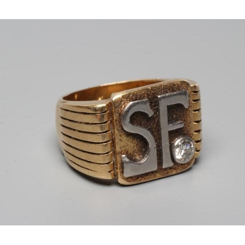 310 - A GENTLEMAN'S DIAMOND SIGNET RING, the matt square panel applied with white metal intials SF with a ... 