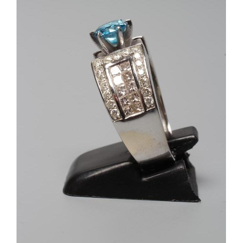 314 - A BLUE AND WHITE DIAMOND COCKTAIL RING, the round brilliant cut blue stone of 0.8cts claw set to ang... 