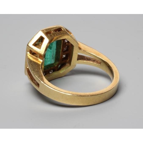 316 - AN ART DECO STYLE EMERALD AND DIAMOND PLAQUE RING, the square cut emerald collet set to a border of ... 