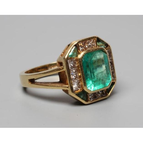 316 - AN ART DECO STYLE EMERALD AND DIAMOND PLAQUE RING, the square cut emerald collet set to a border of ... 