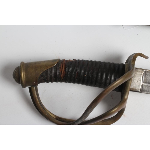 424 - A FRENCH CAVALRY SABRE, possible US civil war import, with 35 1/2