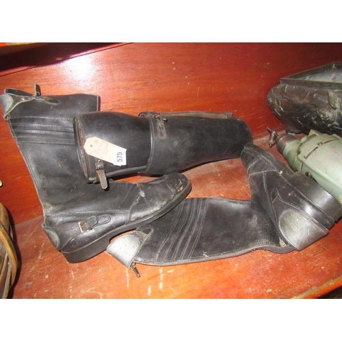 575 - PAIR OF RIDING BOOTS WITH LEG GUARDS