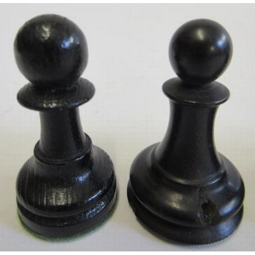 559 - A JAQUES BOX AND EBONY STAUNTON PATTERN CHESS SET, white king stamped with maker's name, king's knig... 