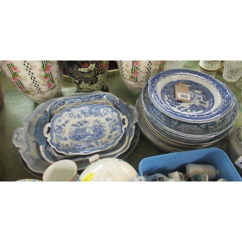 162 - QUANTITY OF BLUE AND WHITE CHINA