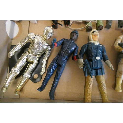 206 - 11 Star Wars figures and accessories, comprising Han Solo Hoth Battle Gear, See-Threepio, Artoo-Deto... 