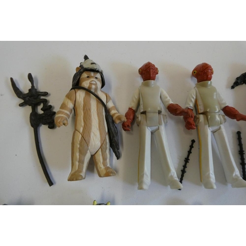 210 - 9 Star Wars figures and accessories, comprising Lobot, Teebo with card, Wicket, Logray, 2 Admiral Ac... 