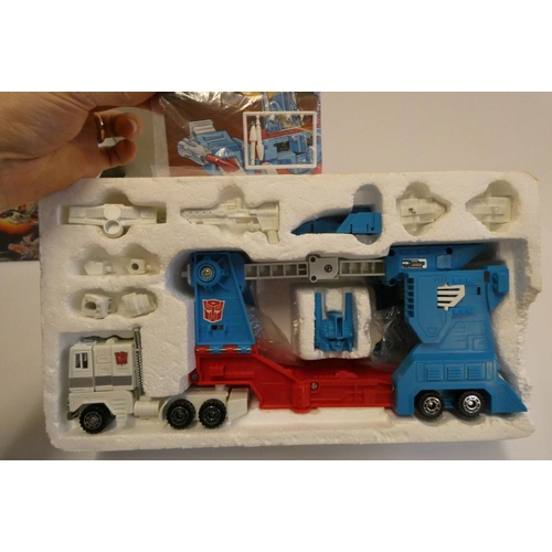 217 - Transformers City Commander Ultra Magnus, boxed, figure fair, box af