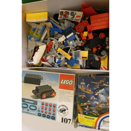 228 - A box of vintage Lego, including sets 854, 107, 911 and other loose parts, completeness unchecked, a... 