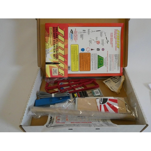 257 - Artesania Latina Bluenose II Model Ship kit (incomplete) and an ESTAS Rocket kit boxed, good