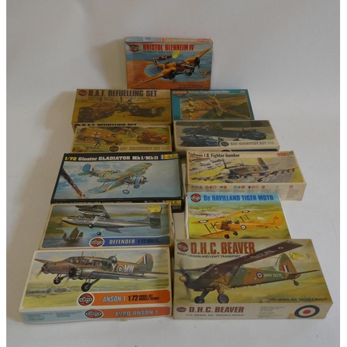 262 - Twenty six plastic kit by Airfix and others, mostly aircraft subjects, all items boxed, unchecked fo... 