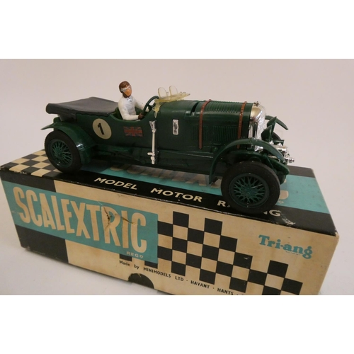 292 - Early Scalextric Vintage Bentley race car finished in British Racing Green, boxed, good to excellent