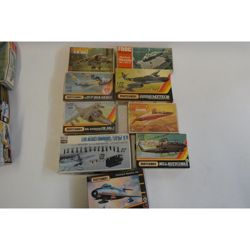 315 - Twenty 1/72nd scale model aircraft kits by Matchbox, most models of Postwar jet aircraft and helicop... 