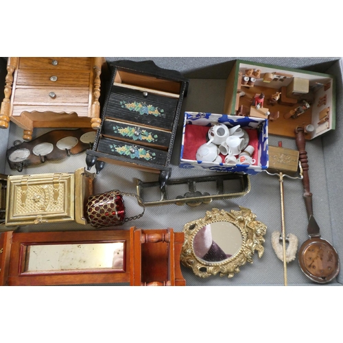 75 - Box of good quality antique & vintage dolls house furniture and accessories, both wood and metal ite... 