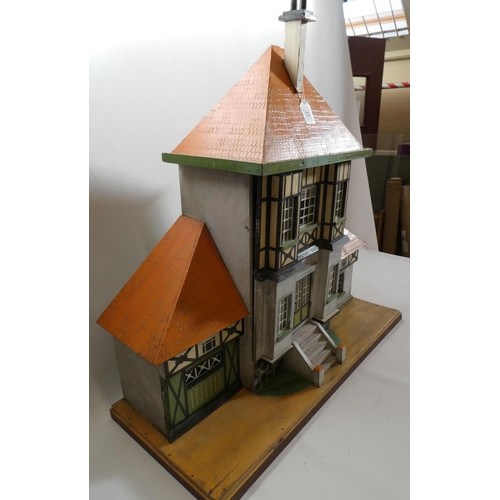 77 - A Bavarian style German wooden dolls house, early/mid 20th century, 1/16th scale, with 2 split level... 