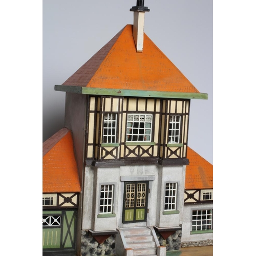 77 - A Bavarian style German wooden dolls house, early/mid 20th century, 1/16th scale, with 2 split level... 