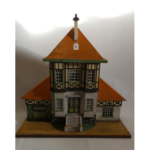 77 - A Bavarian style German wooden dolls house, early/mid 20th century, 1/16th scale, with 2 split level... 