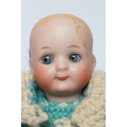 95 - A Heubach bisque socket head googly doll, with blue glass sleepy and sideways glancing eyes, closed ... 