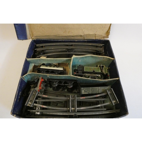 976 - Playworn Hornby clockwork train set with Type 101 LNER locomotive and three good wagons, poor