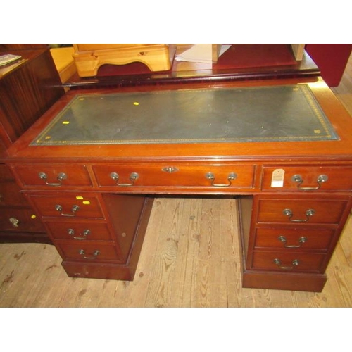 1118 - LEATHER TOPPED PEDESTAL DESK