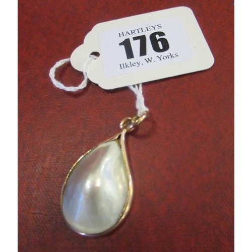 176 - SHELL PENDANT