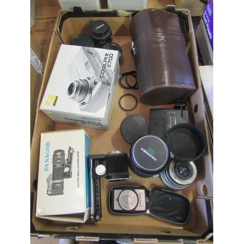 74 - BOX OF PHOTOGRAPHIC EQUIPMENT
