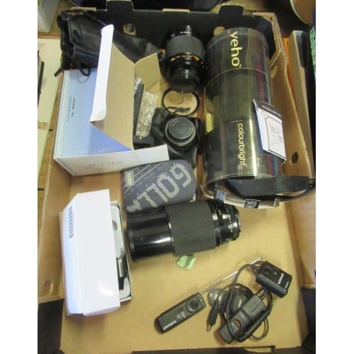 84 - BOX OF PHOTOGRAPHIC EQUIPMENT