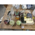 QUANTITY OF GLASS ONYX AND OTHER ORNAMENTS INCLUDING WEDGWOOD AND ...