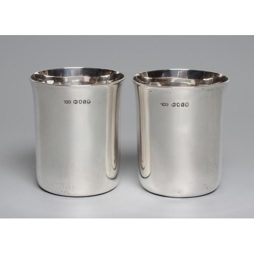 121 - A PAIR OF EARLY VICTORIAN SILVER BEAKERS, maker's mark IWW, London 1846, of plain cylindrical form w... 