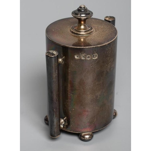 135 - AN EDWARDIAN SCOTTISH SILVER TABLE LIGHTER, by James Marks, Glasgow 1909, of plain cylindrical form ... 