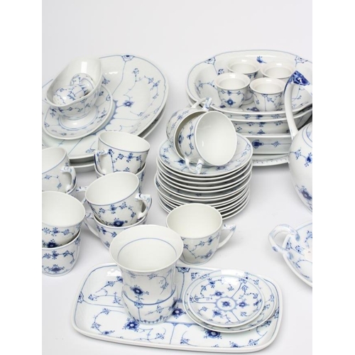 22 - A BING AND GRONDAHL COPENHAGEN PORCELAIN DINNER AND COFFEE SERVICE, modern, for twelve place setting... 