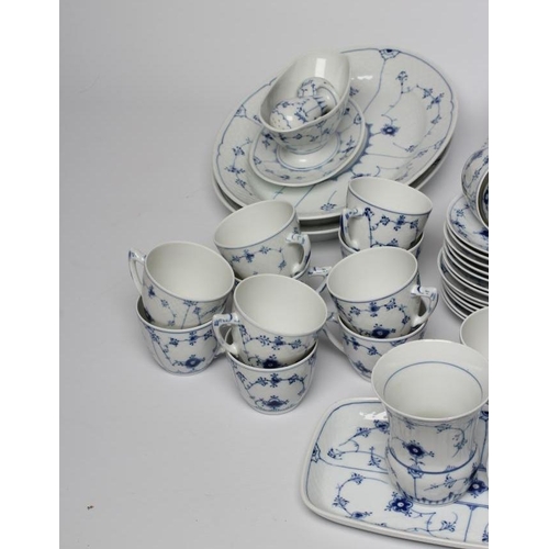 22 - A BING AND GRONDAHL COPENHAGEN PORCELAIN DINNER AND COFFEE SERVICE, modern, for twelve place setting... 