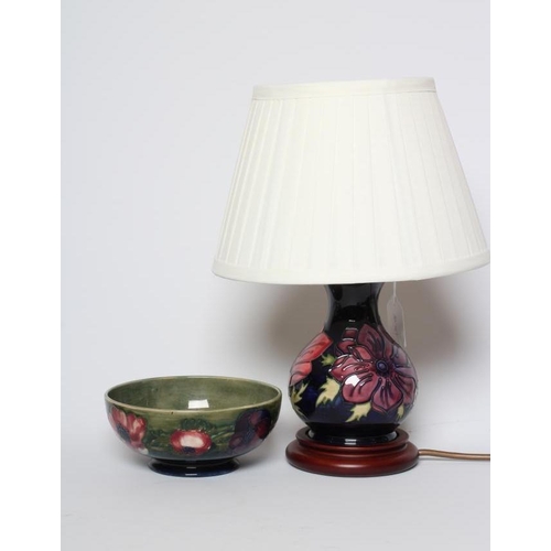 81 - A MOORCROFT POTTERY ANEMONE PATTERN ELECTRIC TABLE LAMP BASE, modern, of squat globular form on a bl... 