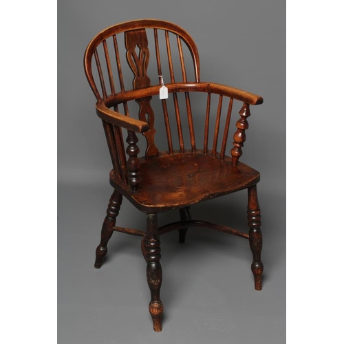 626 - AN ASH AND ELM WINDSOR ARMCHAIR, Lincolnshire, mid/late 19th century, of low hoop back form with fle... 