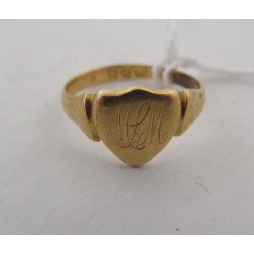 146 - 18CT GOLD SIGNET RING