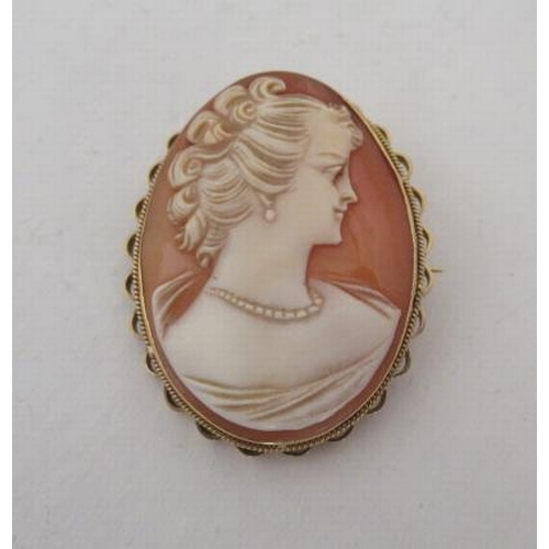 160 - 9CT GOLD MOUNTED CAMEO BROOCH