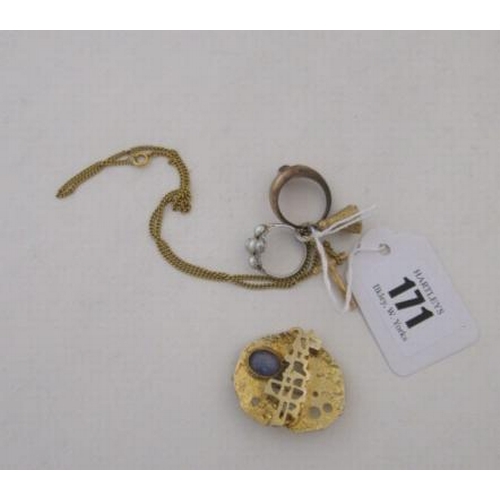 171 - TWO RINGS FOB SEAL AND 9CT CHAIN ETC