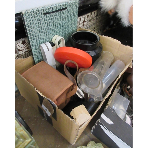 2 - BOX OF PHOTOGRAPHIC ITEMS