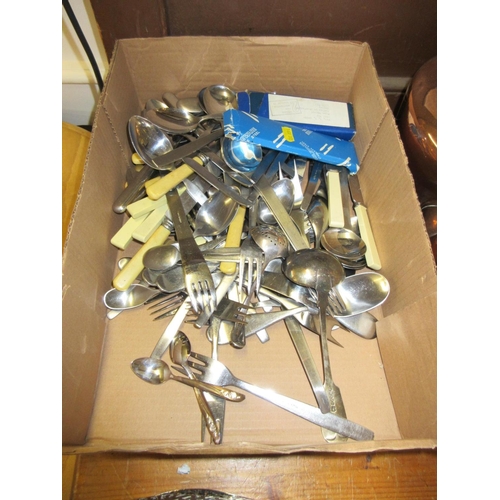 284 - QUANTITY OF MISCELLANEOUS CUTLERY