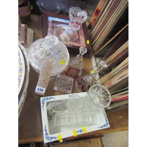 536 - BLUE AND WHITE PLANT POT WITH ASSORTMENT OF GLASS AND TWO FRAMED JOHN WAYNE PLATES