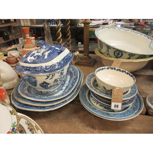 60 - QUANTITY OF BLUE AND WHITE CERAMICS