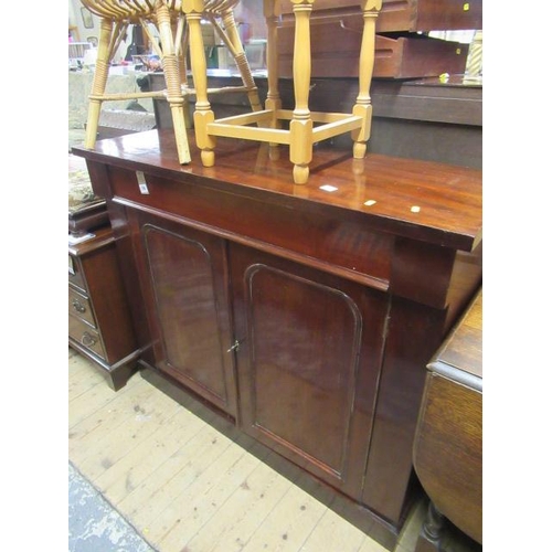 776 - SMALL ANTIQUE MAHOGANY CHIFFONIER