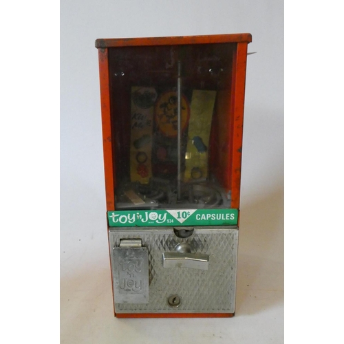 213 - Toy 'n Joy tin plate vending/gum ball machine, reg. 934, 10c pricing, some rust, unable to test func... 