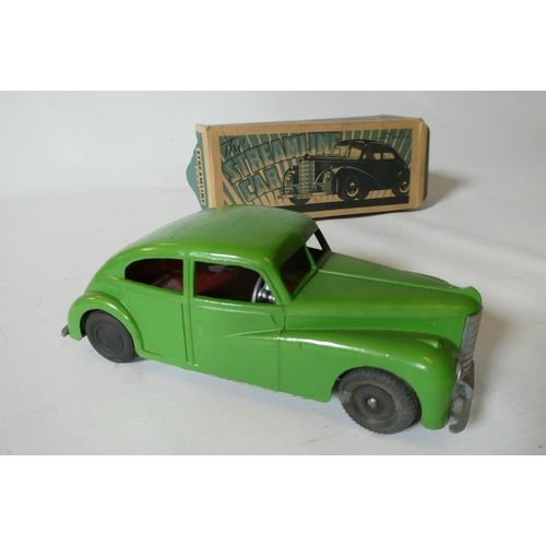 248 - Mettoy clockwork (motor tested OK) streamlined car finished in green with good box (Est. plus 24% pr... 