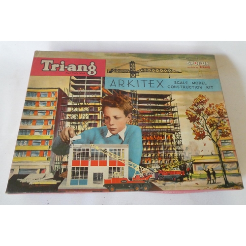 262 - Triang Arkitex No1 Construction Set, appears to be complete and in unused condition, box in good to ... 