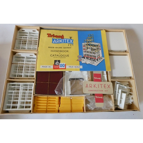 262 - Triang Arkitex No1 Construction Set, appears to be complete and in unused condition, box in good to ... 