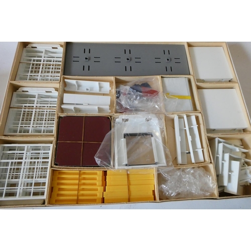 262 - Triang Arkitex No1 Construction Set, appears to be complete and in unused condition, box in good to ... 