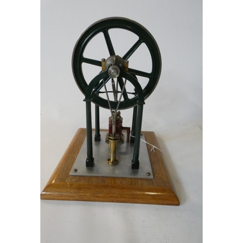 320 - An Arch pillar frame over cranked steam engine Georgiana, a well made model on wooden base (Est. plu... 